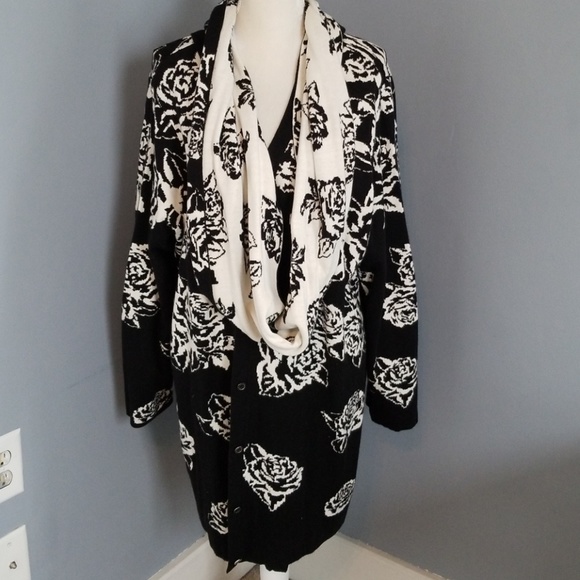 Isaac Mizrahi Sweaters - NWT Isaac Mizrahi Oversized Sweater Coat w/Scarf